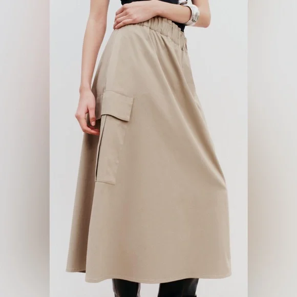 GU Elastic Waist  Flared Skirt